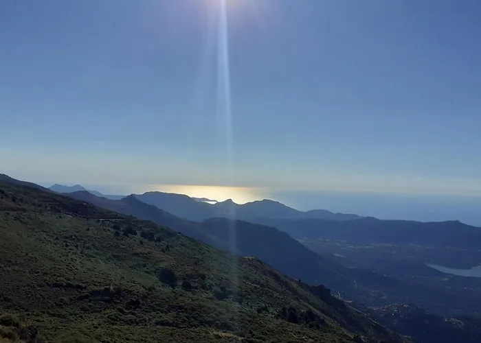 E Curtaline Villa Speloncato (Corsica)